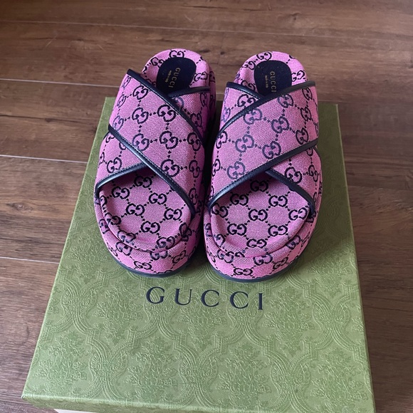 GUCCI-AUTHENTIC NWT/Box-Purple Logo Sandals - Picture 2 of 16